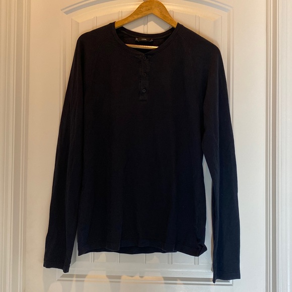 Vince men top